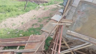 Osmaniyede fırtına ahırın çatısını uçurdu