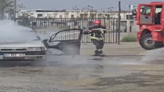 Osmaniyede park halindeki otomobil alev alev yandı