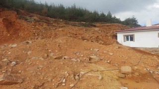 Osmaniyede yağış sonrası heyelan: Bazı evlerin çevresinde çatlaklar oluştu