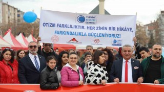 Otizm için Cacabey Meydanında buluşma