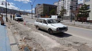 Otomobil ile kamyonet çarpıştı: 1 yaralı