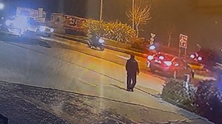 Otomobille çarpışan motosikletli yaralandı: Kaza anı kamerada