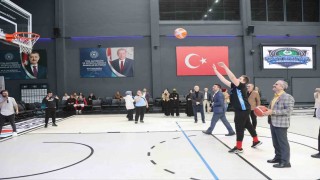 Özel bireyler ve basketbolcular potada buluştu