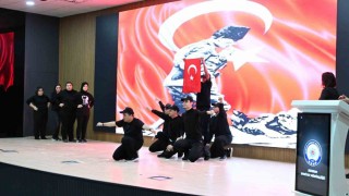 Özel öğrencilerden polislere anlamlı gösteri