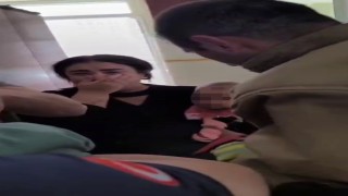Parmağı sıkışan çocuğun korku dolu ağlayışı anneyi gözyaşı içerisinde bıraktı