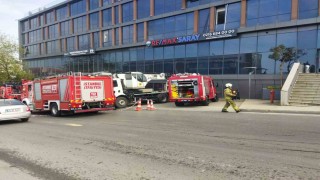 Pendikte plaza yangını: Dumandan etkilenen vatandaşlar kurtarıldı