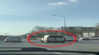 Peş peşe makas attı, trafiği tehlikeye düşürdü
