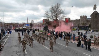 Polis haftasında Özel Harekattan nefes kesen gösteri