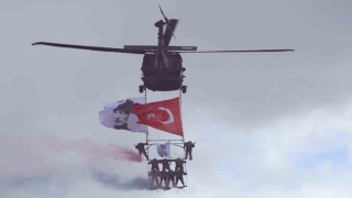 Polis özel harekatın helikopterli gösterisi nefes kesti