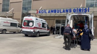 Refahiyede trafik kazasında yaralanan 6 kişi Erzincandaki hastaneye getirildi