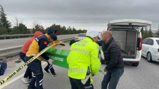 Refüje girip yan yatan araçta 1kişi öldü, 2 kişi yaralandı