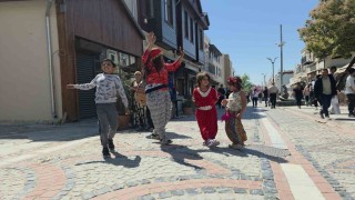Romanlardan Kakava çağrısı: Şehir 9/8lik ritimlerle şenlendi