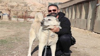 Rus güzele gönlünü kaptıran kangala kadınlardan tepki: Bizim erkeklerimiz böyledir