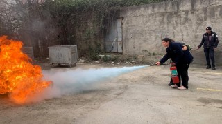 Sağlık çalışanlarına uygulamalı yangın eğitimi verildi