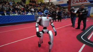 Samsunda genç kaşifler robotlarıyla sahnede