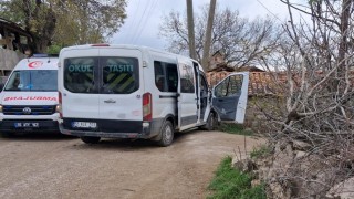 Samsunda öğrenci servisi direğe çarptı: 12 yaralı