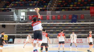 Şanlıurfa Büyükşehir Belediyesi genç erkekler voleybol takımından filede ikinci galibiyet