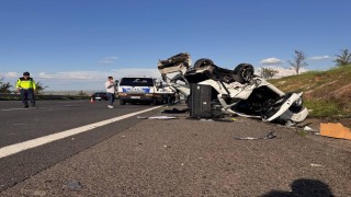 Şanlıurfada hafif ticari araç otomobille çarpıştı: 3 ölü, 5 yaralı