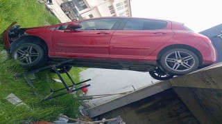 Şarampole uçan otomobil dik kaldı: 1 yaralı