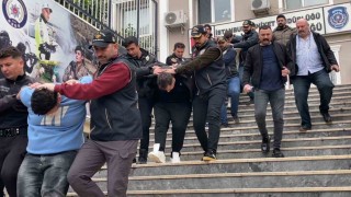 Sarıyerde mezarlıktaki silahlı çatışmanın 6 şüphelisi adliyeye sevk edildi