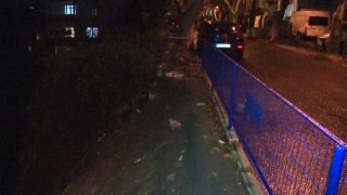 Sarıyerde yağmur sebebiyle çöken kaldırıma belediye müdahale etmedi