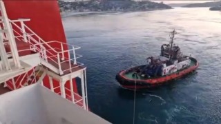 Sarıyerde yalıya metreler kala karaya oturan konteyner gemisi yüzdürüldü