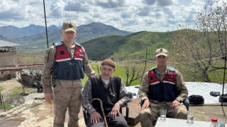 Sasonda jandarma köy okullarını gezdi, yaşlılarla buluştu