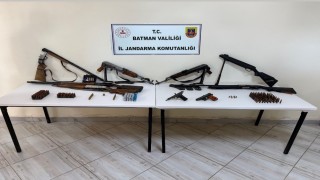 Sasonda kaçak silahlar ele geçirildi, 2 kişi tutuklandı