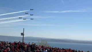 Şehitler Abidesinde Türk Yıldızları gösterisi nefesleri kesti