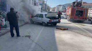 Seyir halindeki araçta yangın paniği