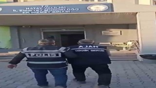 Silahla tehdit suçundan aranan şahıs Defnede yakalandı
