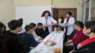 Silifkede aşhaneden her gün yüzlerce kişiye sıcak yemek desteği