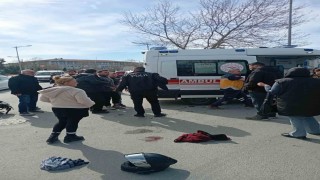 Silivride ışık ihlali yapan otomobil sürücüsü, motosikletle çarpıştı