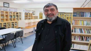 Sinema ve tiyatro oyuncusu Ahmet Yenilmez savaşta mezun veremeyen okulun öğrencileri ile buluştu