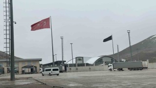 Sınır kapılarında sevkiyatlar koordineli, yolcu geçişleri kontrollü sürdürülüyor