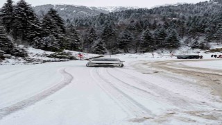 Sinopta kar yağışı etkili oldu, sürücüler zor anlar yaşadı