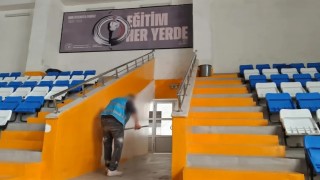 Sinopta yüzme havuzu yükümlülerin eliyle yenilendi