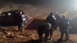 Şırnakta fırtına ağılı yıktı: 6 koyun telef oldu