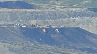 Şırnakta hafriyat sahasında toprak kayması: Park halindeki 2 araç şarampole yuvarlandı