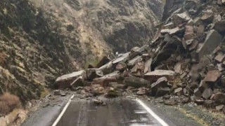 Şırnakta heyelan alarmı: Beytüşşebap yolu ulaşıma kapandı
