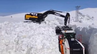 Şırnakta nisan ayında kar esareti sürüyor