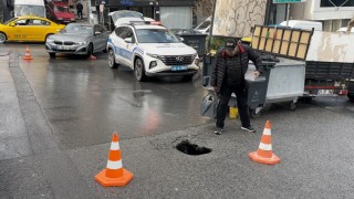 Şişlide sağanak yağış nedeniyle yol çöktü