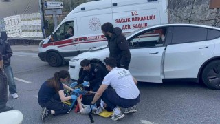 Şişlide Tesla marka otomobil ile motosiklet çarpıştı: 1 yaralı