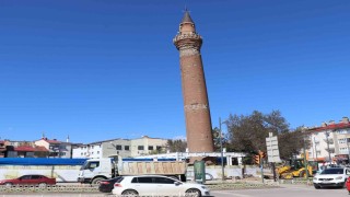 Sivasın 8 asırlık eğri minaresi restorasyona alındı