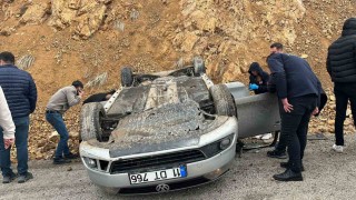 Sivasta otomobil takla attı, 3 kişi yaralandı