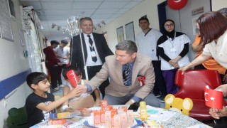 Söke Devlet Hastanesinde minik hastalara 23 Nisan sürprizi
