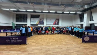 Spor Van Masa Tenisi Ligi devam ediyor