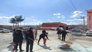 Sungurlu Belediyesi İtfaiye Müdürlüğünden yangın eğitimi