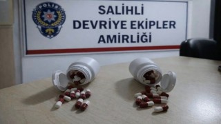 Şüphe üzerine durduruldular, üzerlerinden uyuşturucu hap çıktı