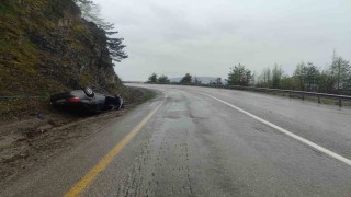 Takla atan otomobilden yara almadan kurtuldu